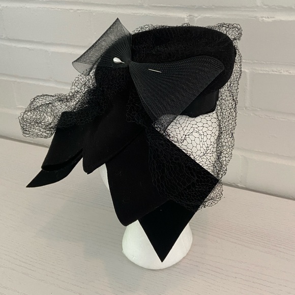 Womens Classic Vintage Elegant Black Veiled With Pearl Pin Church Fascinator Hat - Picture 2 of 10